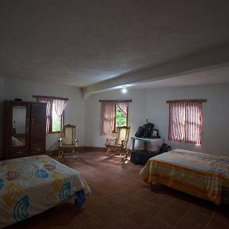 Hostal Checruz, Todos Santos Cuchumatan เอวเอวเตนานโก ภายนอก รูปภาพ