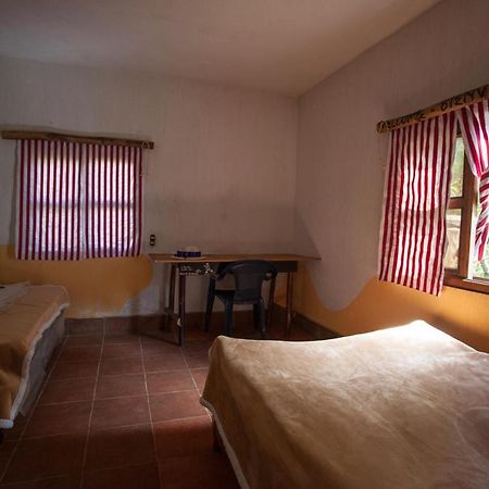 Hostal Checruz, Todos Santos Cuchumatan เอวเอวเตนานโก ภายนอก รูปภาพ