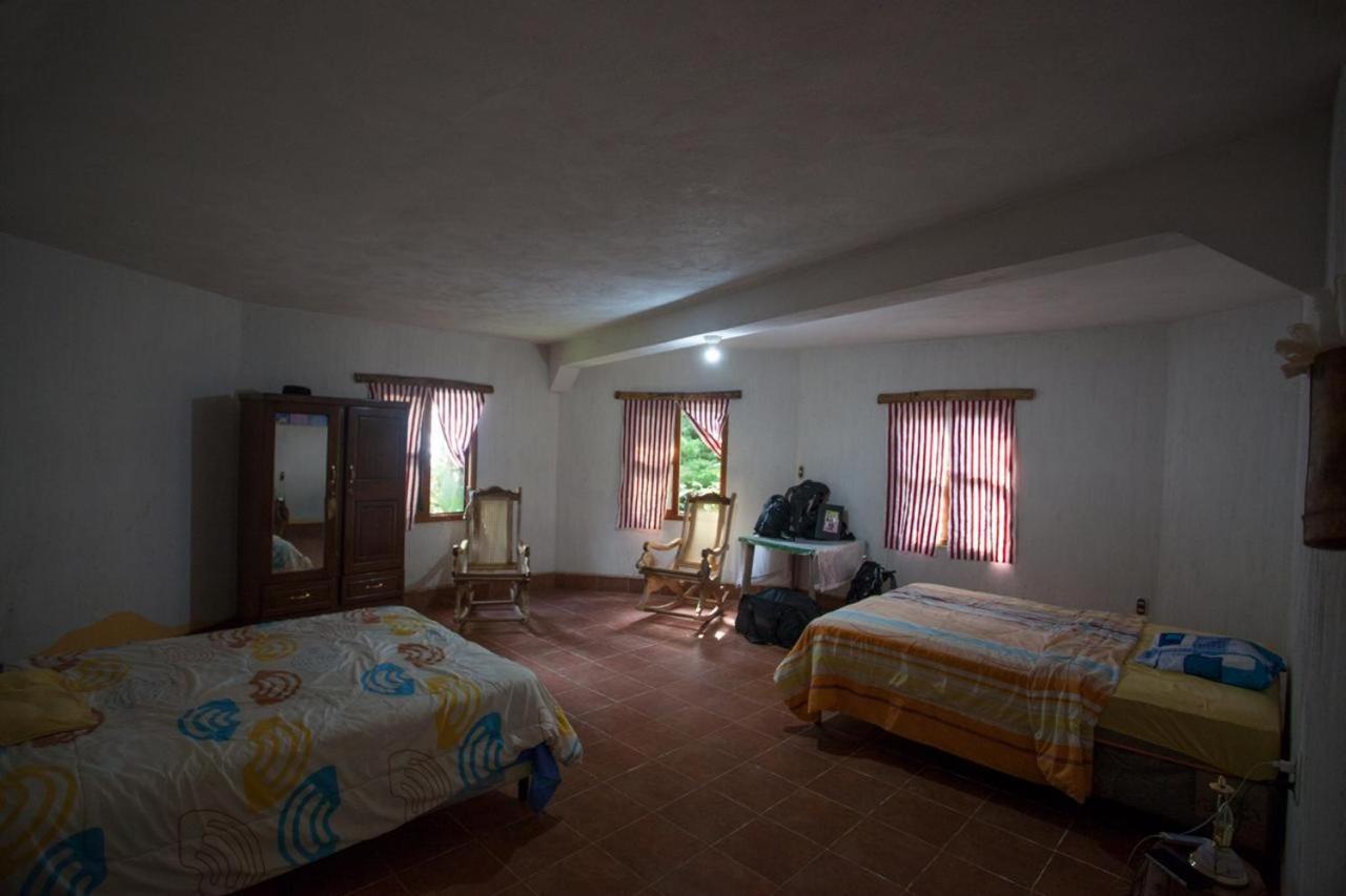 Hostal Checruz, Todos Santos Cuchumatan เอวเอวเตนานโก ภายนอก รูปภาพ