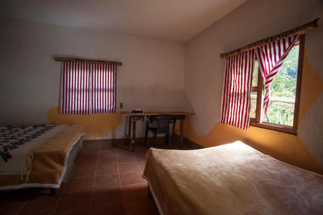 Hostal Checruz, Todos Santos Cuchumatan เอวเอวเตนานโก ภายนอก รูปภาพ