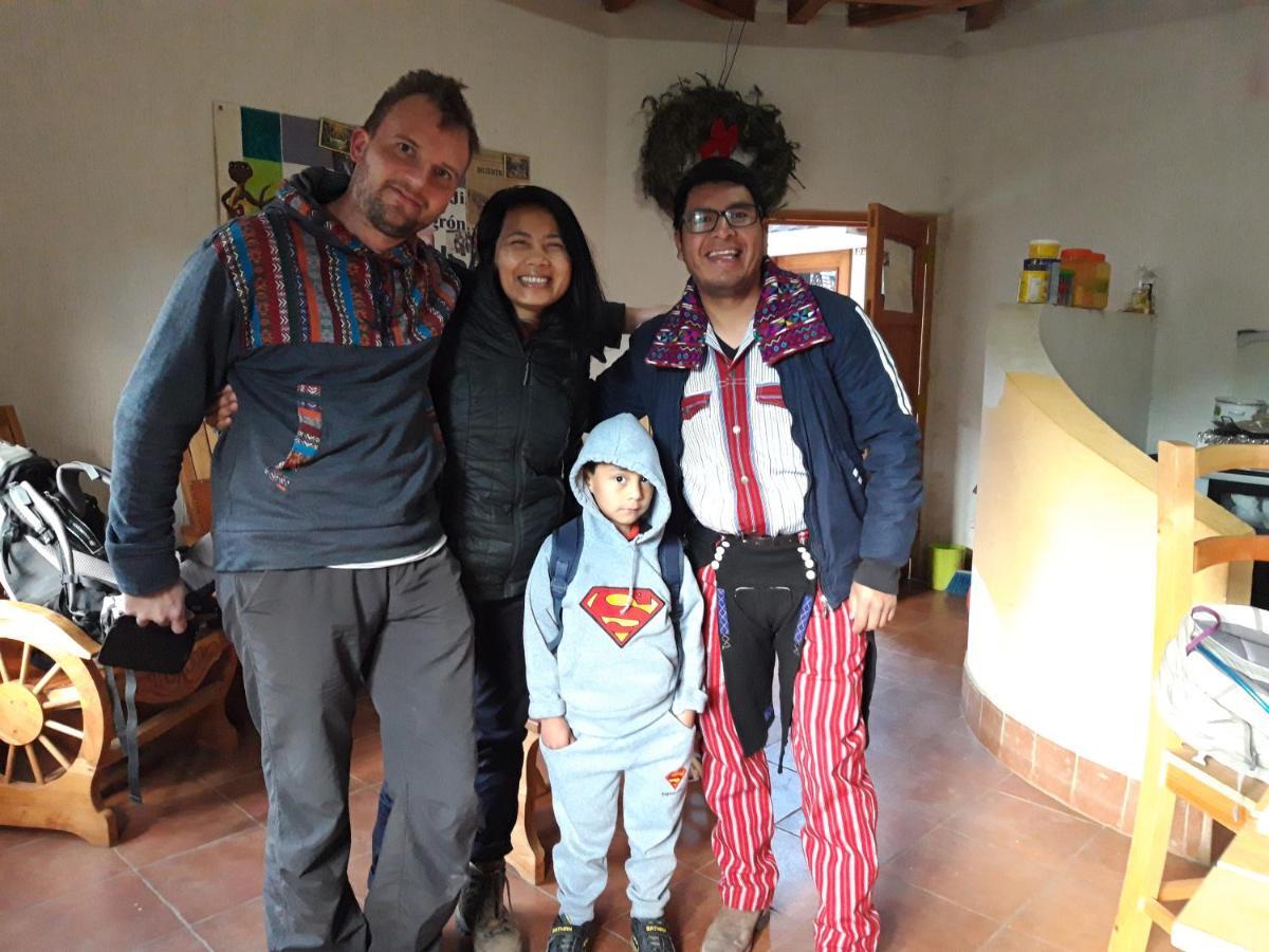 Hostal Checruz, Todos Santos Cuchumatan เอวเอวเตนานโก ภายนอก รูปภาพ